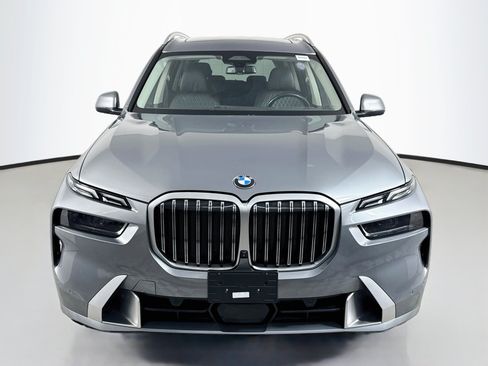 Used 2025 BMW X7 xDrive40i AWD/4WD image 2