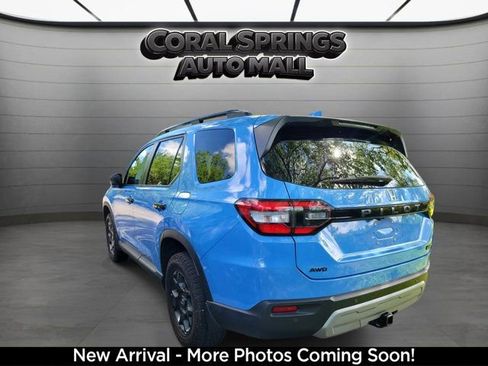 Certified 2025 Honda Pilot TrailSport image 3