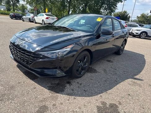 Used 2023 Hyundai Elantra SEL FWD image 1
