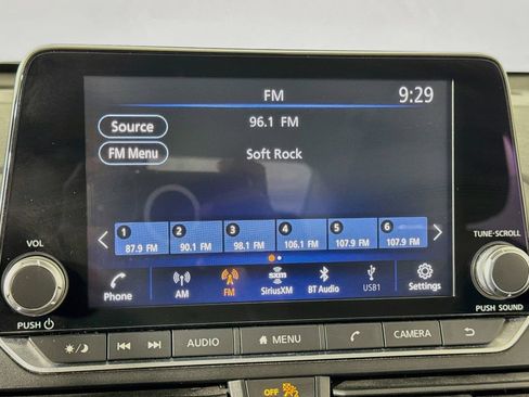 Used 2024 Nissan Altima 2.5 SV FWD image 30