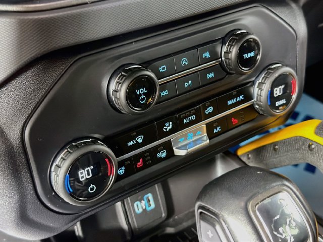 Used 2024 Ford Bronco Badlands w/ Sasquatch Package AWD/4WD image 16