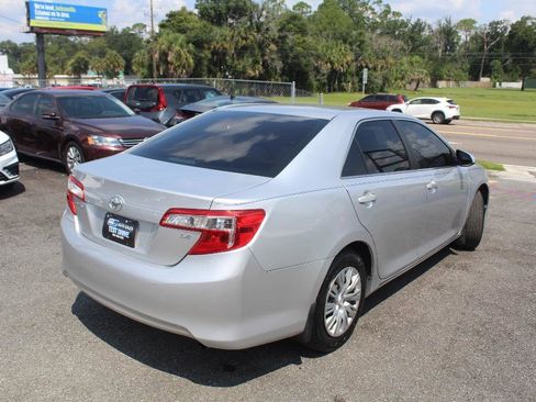 Used 2012 Toyota Camry LE FWD image 3