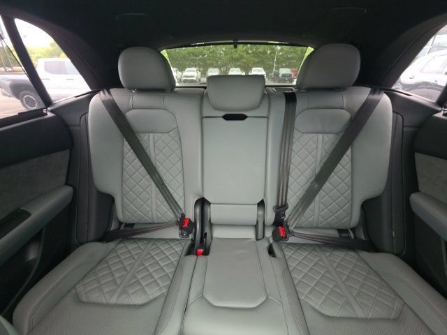 Used 2022 Audi SQ8 Prestige AWD/4WD image 28