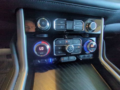 Used 2021 GMC Yukon Denali w/ Denali Ultimate Package AWD/4WD image 16