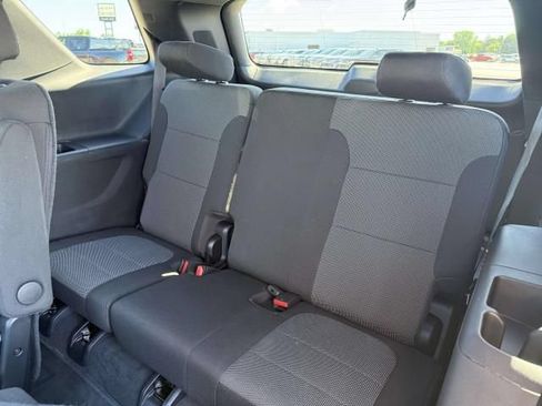 Used 2023 Chevrolet Traverse LT FWD image 14