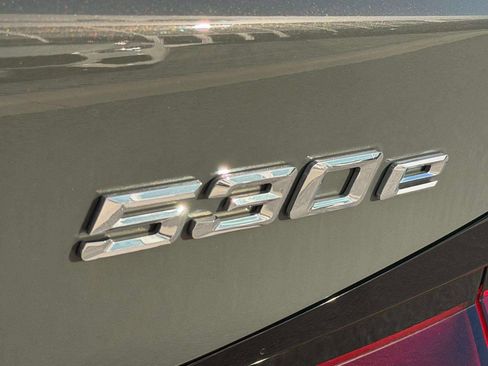 Used 2022 BMW 530e xDrive image 24