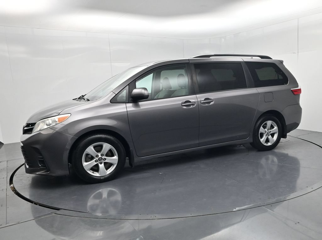 Used 2019 Toyota Sienna LE w/ Carpet Mat Package FWD image 4