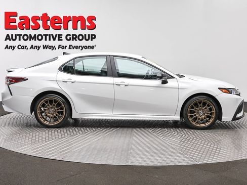 Used 2023 Toyota Camry SE AWD/4WD image 4