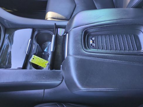 Used 2019 Cadillac Escalade ESV Platinum image 15