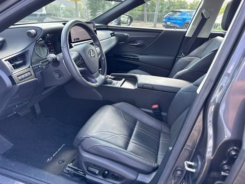Used 2025 Lexus ES 300h Ultra Luxury w/ Accessory Package (Z1) FWD image 10