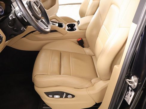 Used 2020 Porsche Cayenne Base image 13