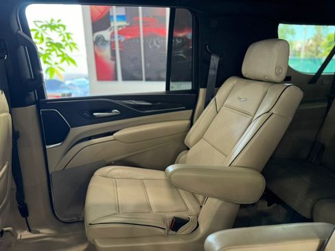 Used 2023 Cadillac Escalade ESV Premium Luxury AWD/4WD image 18