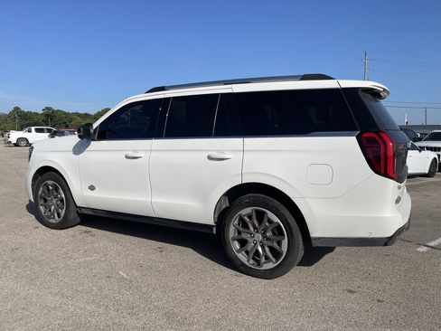 Used 2025 Ford Expedition King Ranch AWD/4WD image 3
