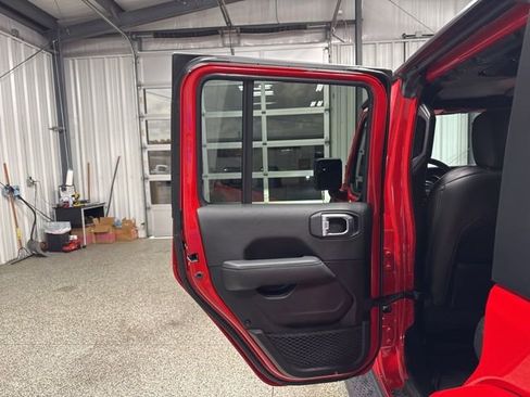 Used 2022 Jeep Wrangler Unlimited Sahara image 17