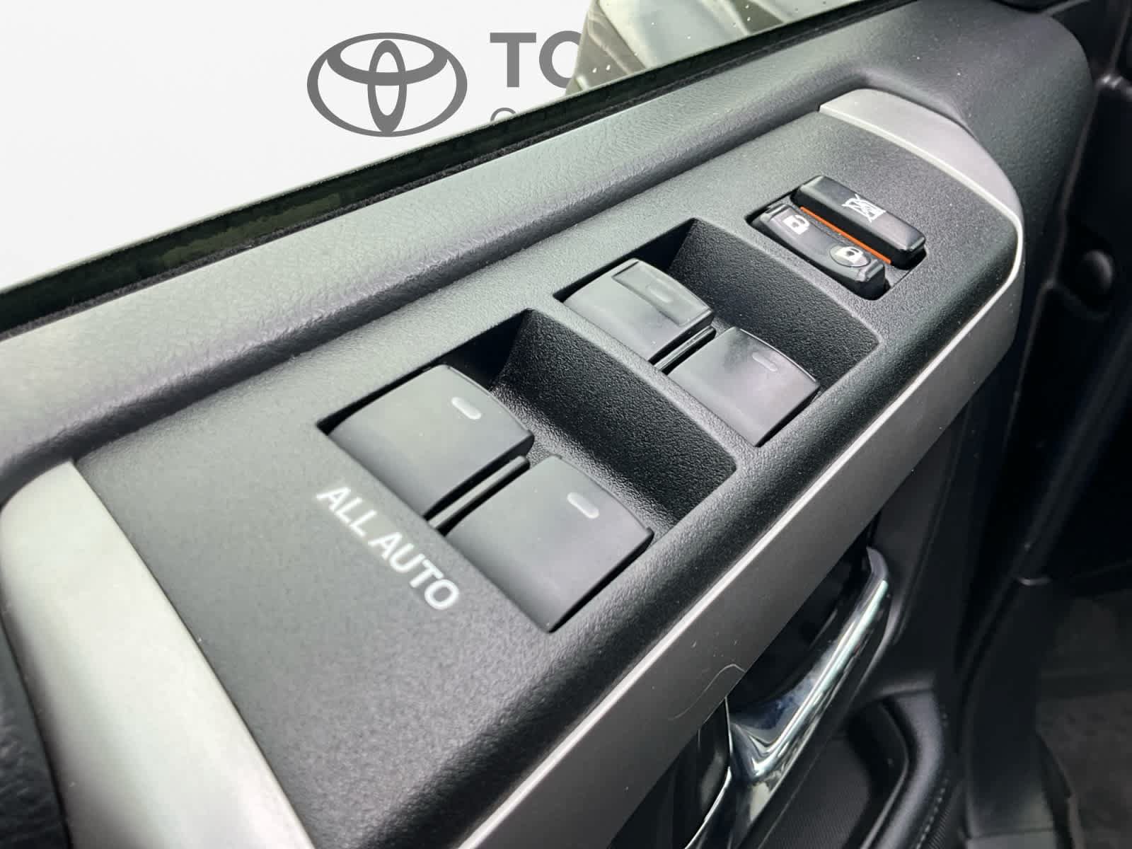 Used 2019 Toyota 4Runner SR5 Premium AWD/4WD image 18