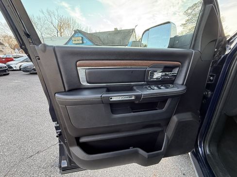 Used 2017 RAM 1500 Laramie w/ Convenience Group AWD/4WD image 18
