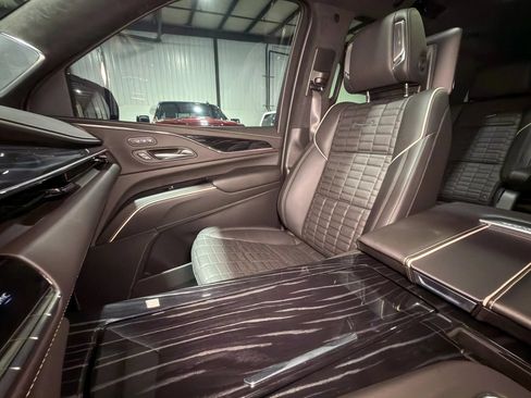 Used 2024 Cadillac Escalade V AWD/4WD image 31