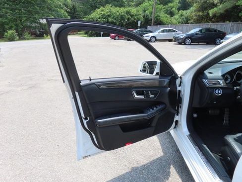 Used 2014 Mercedes-Benz E 350 Sedan image 16