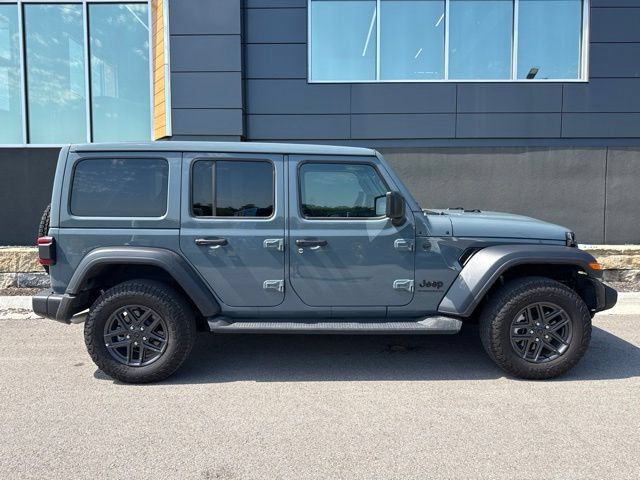 Used 2024 Jeep Wrangler Unlimited Sport AWD/4WD image 2