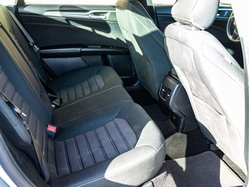 Used 2020 Ford Fusion SE image 23