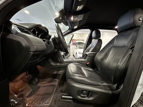 Used 2019 Land Rover Discovery Sport HSE AWD/4WD image 12