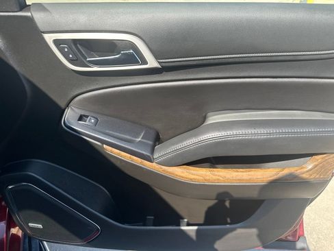 Certified 2019 GMC Yukon XL Denali w/ Open Road Package AWD/4WD image 37