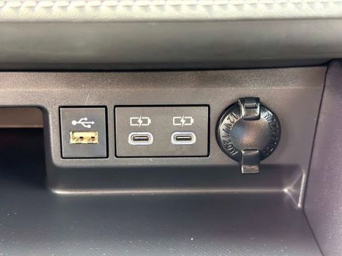 Used 2023 Toyota Highlander XLE AWD/4WD image 32