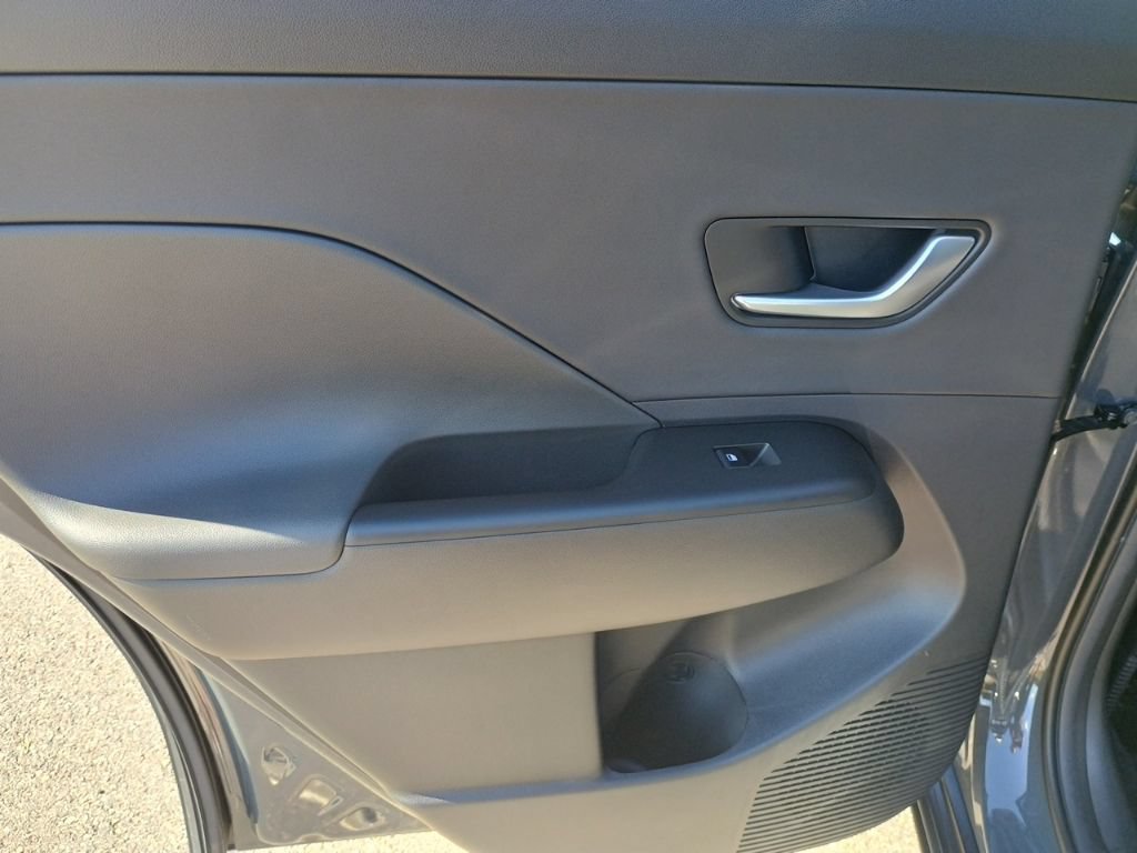 Used 2025 Hyundai Kona Limited FWD image 15