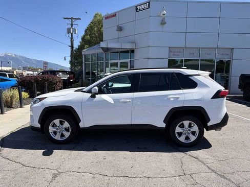 Used 2021 Toyota RAV4 XLE AWD/4WD image 2