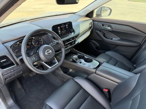 Used 2022 Nissan Rogue SL w/ SL Premium Package image 11