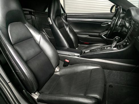 Used 2015 Porsche 911 Turbo image 21