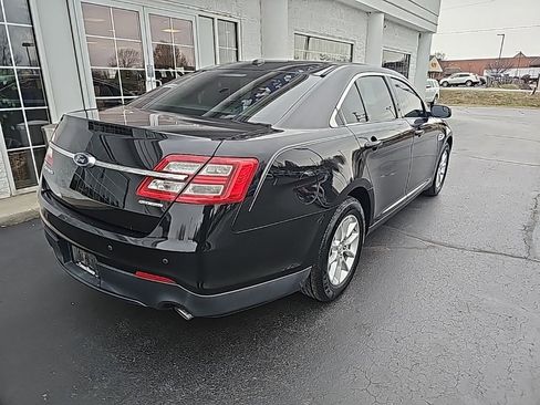 Used 2015 Ford Taurus SE image 4