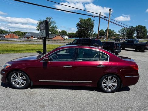 Used 2012 Hyundai Genesis 4.6 RWD image 3