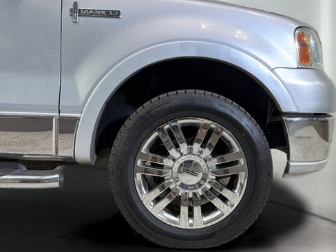 Used 2008 Lincoln Mark LT 4x4 image 34