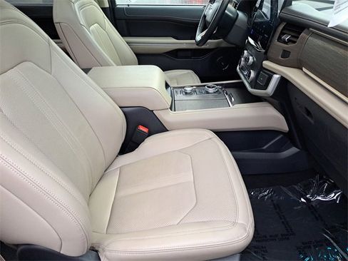 Used 2024 Ford Expedition Max Limited image 25