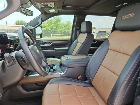 Used 2025 Chevrolet Silverado 3500 High Country w/ High Country Premium Package AWD/4WD image 13
