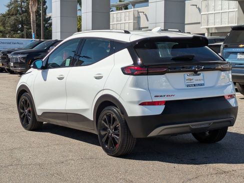 Used 2023 Chevrolet Bolt EUV LT w/ Convenience Package image 7