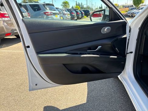 Used 2022 Hyundai Elantra Limited w/ Cargo Package FWD image 15