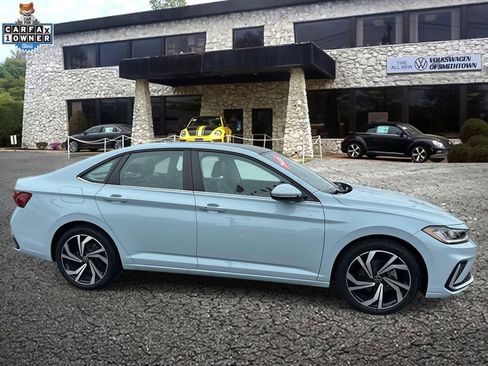 Used 2025 Volkswagen Jetta SEL FWD image 4