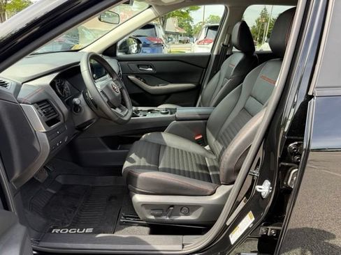 Certified 2026 Nissan Rogue SV AWD/4WD image 10
