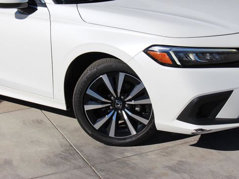 Used 2022 Honda Civic EX image 3