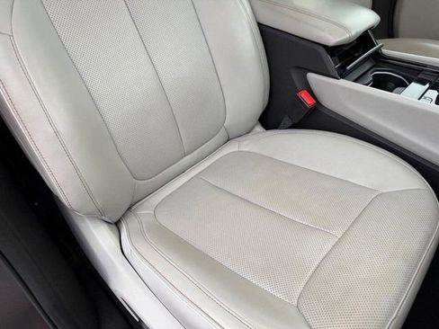 Used 2022 Jeep Grand Cherokee L Overland image 19