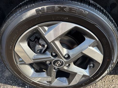 Certified 2024 Hyundai Venue SEL image 9