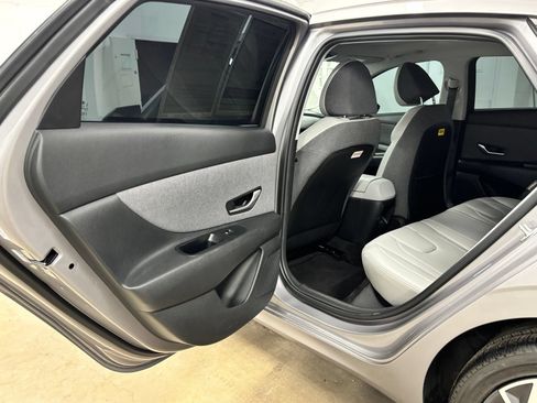 Certified 2025 Hyundai Elantra Limited FWD image 19