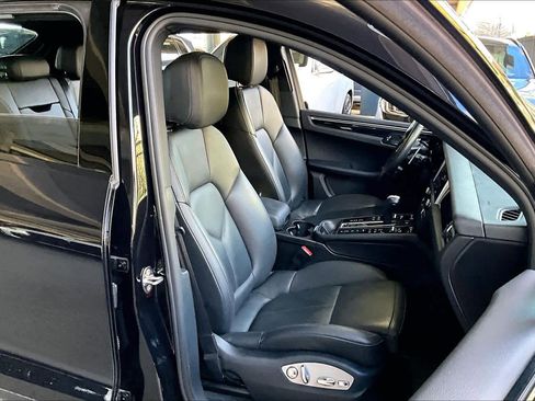 Used 2023 Porsche Macan S image 8