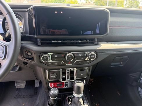 Used 2024 Jeep Wrangler Unlimited Rubicon AWD/4WD image 34