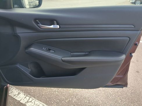 Used 2024 Nissan Altima 2.5 SV FWD image 33