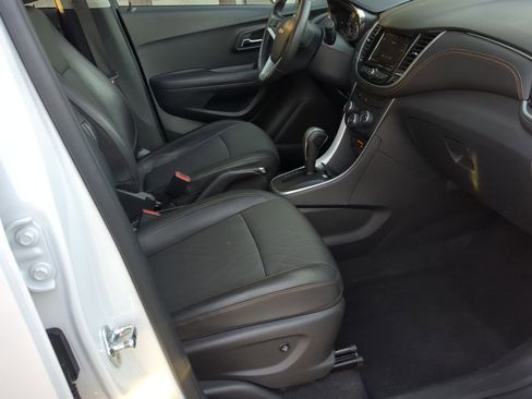 Used 2020 Chevrolet Trax LT w/ Driver Confidence Package image 27