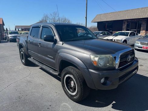 Used 2011 Toyota Tacoma PreRunner w/ TRD Off-Road Pkg image 9