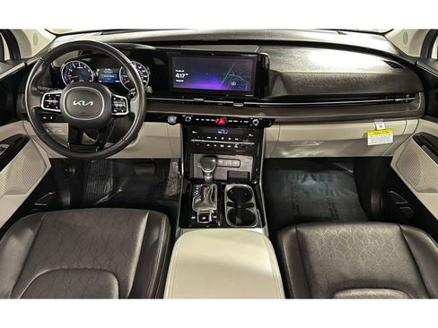 Used 2023 Kia Carnival EX image 24